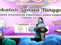 Buka Sekolah Lansia Tangguh di Pasuruan, Arumi Bachsin : Lansia Jatim Masih Semangat Produktif Arumi Bachsin Buka Sekolah Lansia Tangguh di Pasuruan