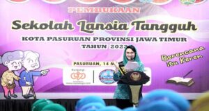 Buka Sekolah Lansia Tangguh di Pasuruan, Arumi Bachsin : Lansia Jatim Masih Semangat Produktif Arumi Bachsin Buka Sekolah Lansia Tangguh di Pasuruan