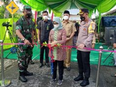 Resmikan Kampung Pancasila, Dandim Blitar : Nilai Pancasila Sebagai Motivator Ide Kreatif Milenial Bupati Blitar Rini Syarifah bersama Forkompinda gunting pita