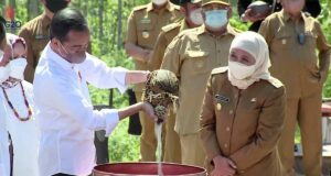 Gubernur Khofifah Satukan Tanah dan Air dari Bumi Majapahit di Kendi Nusantara Prosesi penyatuan tanah dan air dari 34 Provinsi se-Indonesia