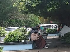 Siswi Berseragam Pramuka Mesum di Taman Kolam Siswi Berseragam Pramuka Mesum di Taman Kolam