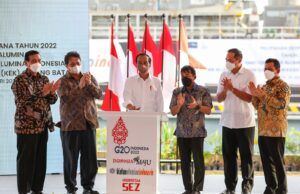 Presiden Jokowi Didampingi Gubernur Kepri Melepas Ekspor SGA Perdana Tahun 2022 Presiden Jokowi dan Gubernur Ansar lepas ekspor perdana SGA tahun 2022 F,ist