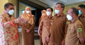 Aunur Rafiq Tinjau Kesiapan Stadion Badang Perkasa sebagai Lokasi Isolasi Terpusat Aunur Rafiq