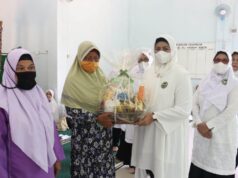 Silaturahmi ke Desa Penaga, BKMT Serahkan Paket Sembako untuk Dhuafa