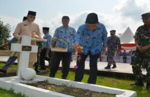 Gubernur Kepri Peringati Harkitnas Ke-114 dengan Ziarah ke Makam Pahlawan Gubernur Kepri Peringati Harkitnas Ke-114