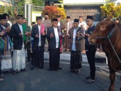 Salat Idul Adha 1443 H di Masjid Agung, Wali Kota Blitar Serahkan Hewan Kurban Panitia kurban Masjid Agung Kota Blitar
