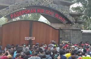 Gerah Desanya Dipermalukan, Padepokan Gus Samsudin di Blitar Ditutup Paksa Warga Padepokan Nur Dzat Sejati milik Gus Samsudin Jadab