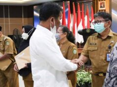 Rudi Lepas 16 PNS Pemko Batam Memasuki Masa Pensiun Pelepasan Pensiunan PNS Pemko Batam