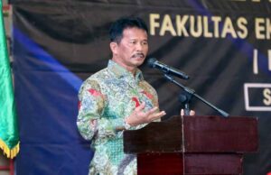 Rudi Paparkan 4 Proyek Besar Pembangunan Batam di Senat Terbuka Ibnu Sina Rudi Paparkan Pembangunan Batam pada wisudawan Ibnu Sina