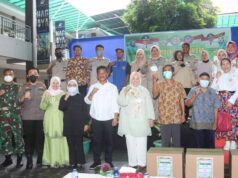 Rudi dan Marlin Bagikan Sembako Bagi Lansia, Bentuk Perhatian ke Orangtua Rudi dan Marlin Bagikan Sembako Bagi Lansia