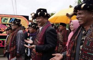 Rudi Resmi Ditabalkan Marga Harahap, Marli Mendapatkan Marga Boru Nasution Rudi dan Marlin Ditabalkan Marga Batak