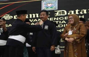 Wali Kota Batam Rudi di Pasangkan Baju PSHT