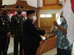 Wali Kota Blitar Bagikan 1000 Bendera Merah Putih Gratis Kepada Warga Wali Kota Blitar Bagikan 1000 Bendara