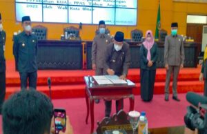 Perubahan KUA PPAS Tahun 2022, Pemkot Blitar Cadangkan Anggaran Pilwali dan Fokus RT Keren Wali Kota Blitar Santoso tandatangani Perubahan KUA PPAS Tahun 2022