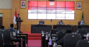 DPRD Kota Blitar Gelar Rapat Paripurna Penyampaian PU Fraksi Terhadap Raperda APBD TA 2023 DPRD Kota Blitar Gelar Rapat Paripurna Penyampaian PU Fraksi