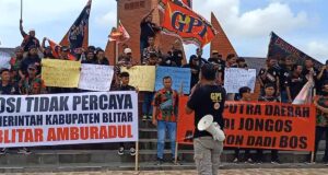 Gelar Unjuk Rasa, LSM GPI Gregetan Mosi Tidak Percaya Terhadap Kepemimpinan Bupati Blitar Sekarang Gelar Unjuk Rasa, LSM GPI