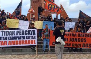 Gelar Unjuk Rasa, LSM GPI Gregetan Mosi Tidak Percaya Terhadap Kepemimpinan Bupati Blitar Sekarang Gelar Unjuk Rasa, LSM GPI