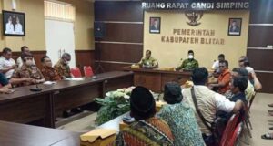 Kadis PUPR Kabupaten Blitar Blak-Blakan Usai Diperiksa KPK Kadis PUPR Kabupaten Blitar Blak-Blakan Usai Diperiksa KPK