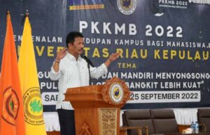 Muhammad Rudi Berikan Motivasi Mahasiswa Baru Universitas Riau Kepulauan