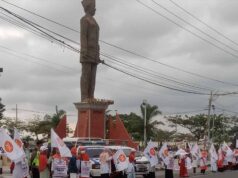 PKS Kabupaten Blitar Gelar Aksi FlashMob Tolak Kenaikan Harga BBM Bersubsidi PKS Kabupaten Blitar Gelar Aksi FlashMob Tolak Kenaikan Harga BBM