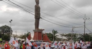 PKS Kabupaten Blitar Gelar Aksi FlashMob Tolak Kenaikan Harga BBM Bersubsidi PKS Kabupaten Blitar Gelar Aksi FlashMob Tolak Kenaikan Harga BBM