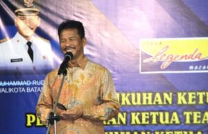 Pengukuhan RW IV Baloi Permai, Wali Kota Batam Ajak Ikhlas Menjalani Amanah Pengukuhan RW Baloi Permai Batam oleh Wali Kota Batam