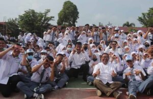 Rudi Motivasi Siswa SMAN 1 Tanjungpinang Rudi merupakan alumni SMA Negeri 1 Tanjungpinang