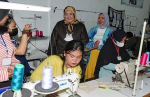 Wagub Kepri Dukung Pemberdayaan Perempuan dengan Peningkatan Keterampilan Tinjau Pelatihan Menjahit di LKP Baiti