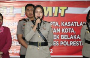 Kasatlantas Polresta Barelang dari Polwan Kasatlantas Polresta Barelang.