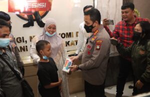 Ponsel Dijambret, Polisi Berikan Hadiah Kapolresta Barelang.