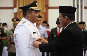 Gubernur Kepri Lantik Anaknya Jadi Bupati Ansar lantik Bupati Bintan