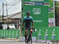 Ada Polisi di Urutan Pertama Tour de Bintan Briptu Almy Hanggara.