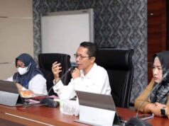 Wakil Wali Kota Batam Apresiasi Penurunan Prevelensi Stunting dan Ingatkan Pentingnya Manajemen Data Amsakar Achmad memimpin rapat perihal penanganan stunting Batam
