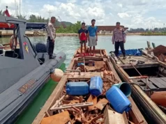 Polisi Tangkap Perompak di Perairan Batam Polisi tangkap perompak di Batam