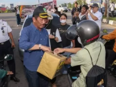Wali Kota Batam Turun Langsung ke Jalan Pimpin Penggalangan Dana untuk Korban Gempa Cianjur Wali Kota Batam Turun Langsung ke Jalan Pimpin Penggalangan Dana untuk Korban Gempa Cianjur
