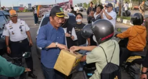 Wali Kota Batam Turun Langsung ke Jalan Pimpin Penggalangan Dana untuk Korban Gempa Cianjur Wali Kota Batam Turun Langsung ke Jalan Pimpin Penggalangan Dana untuk Korban Gempa Cianjur