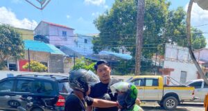 Dua Tukang Ojek Online Curi Motor di Batam Polisi menangkap ojol yang mencuri motor di Lubuk Baja.