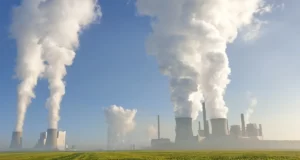 Mengenal Pajak Karbon: Si Pelindung Lingkungan dari Eksternalitas Negatif Ilustrasi Asap Pabrik