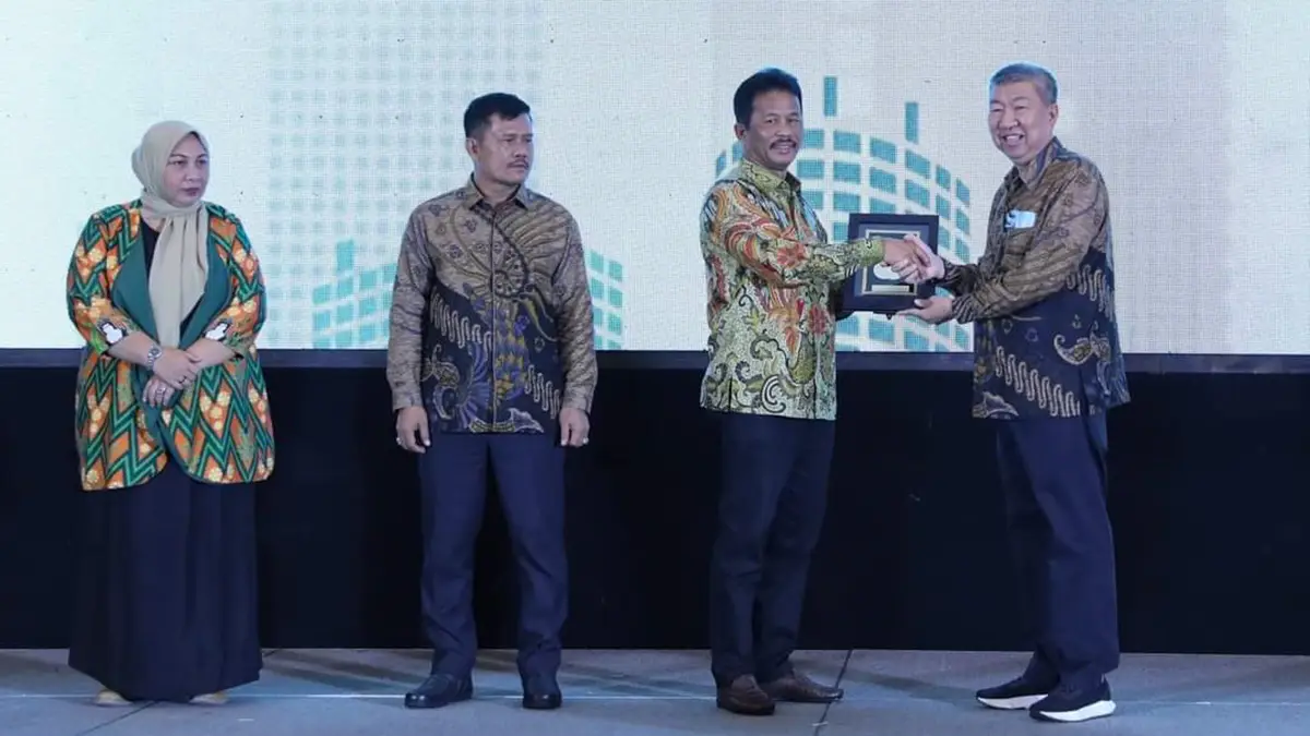 Pemko Batam juga menerima penghargaan Pemko Batam juga menerima penghargaan