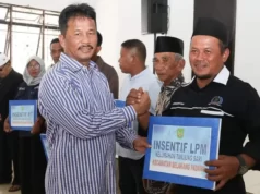 Warga Belakang Padang Rasakan Hasil Pembangunan era Rudi Penyerahan Insentif RT dan RW Triwulan IV oleh Pemko Batam