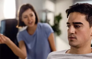 Ini Kebiasaan Perempuan yang Dibenci Pria, Apa Saja? Pria kesal dengan pasangannya