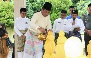 Ziarah Makam Zuriat Nong Isa, Agar Tak Lupa Sejarah Batam Wako Batam, M Rudi berziarah ke makam Nong Isa di Nongsa