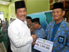 Wali Kota Batam Salurkan Insentif Guru Ngaji Wali Kota Batam Salurkan Insentif Guru Ngaji di Kecamatan Bengkong