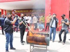 Polresta Barelang Musnahkan Sabu Senilai Rp 26 Miliar Polresta Barelang memusnahkan sabu senilai puluhan miliar rupiah.