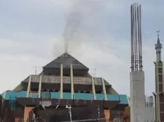 Atap Masjid Raya Batam Centre Terbakar Atap Masjid Agung Batam Center Terbakar