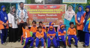 Pengurus Karang Taruna Batam Kenalkan Membatik ke Siswa TK Karang taruna batam kenalkan membatik ke Anak TK