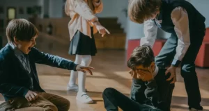 Panduan Orang Tua Membantu Anak Hadapi Bullying Anak Korban Bullying