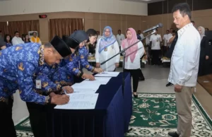Serahkan SK CPNS Formasi 2021, Rudi: Jaga Integritas dan Jalankan Tugas dengan Tanggungjawab PNS di lingkungan Pemko Batam