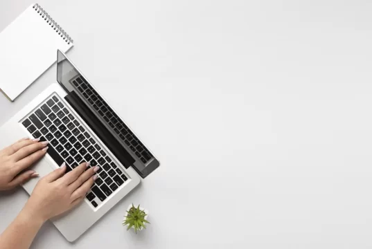 Lowongan Kerja untuk 100 Programmer, Gaji Kompetitif, Pagi Seleksi Sore Langsung Kerja Sedang di depan Laptop