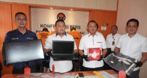 Polisi Ungkap Judi Online Internasional di Batam Polda Kepri mengungkap judi online jaringan internasional. Ada dua situs judi online jaringan internasional diungkap polisi di Batam.